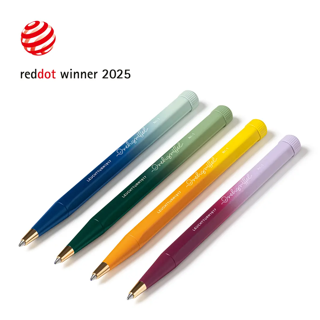 Drehgriffel Gradient Sonderedition Sortiment. Four Drehgriffel with color gradients in blue, green, yellow and bordeaux, label “reddot winner 2025”.