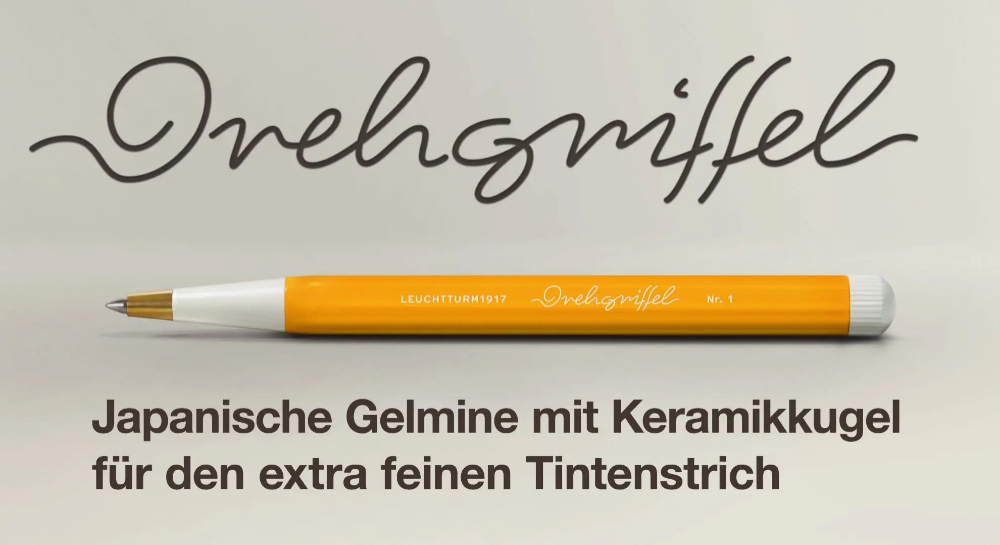 Orangener Drehgriffel Nr. 1 mit goldfarbener Spitze vor dem Schriftzug „Drehgriffel“, ergänzt durch den Hinweis „Japanische Gelmine mit Keramikkugel für den extra feinen Tintenstrich“.