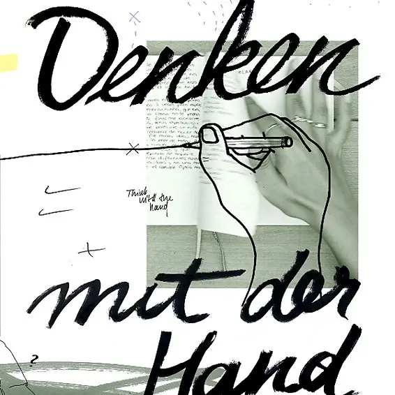 Illustration einer schreibenden Hand über einer geöffneten Buchseite, kombiniert mit handschriftlichen Worten „Denken mit der Hand“ und skizzenhaften Zeichenelementen.