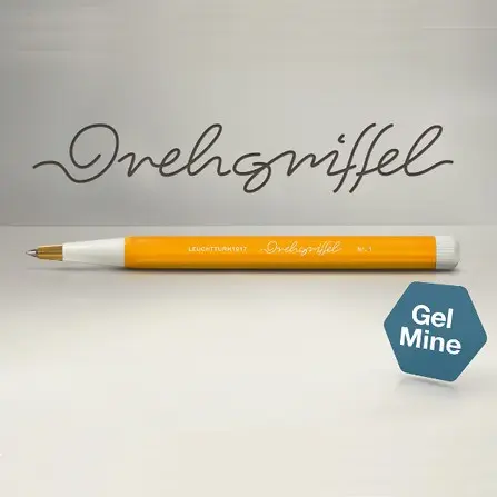 Orangener Drehgriffel Nr. 1 mit goldfarbener Spitze und Gelmine, präsentiert vor dem Schriftzug „Drehgriffel“ auf hellem Hintergrund.