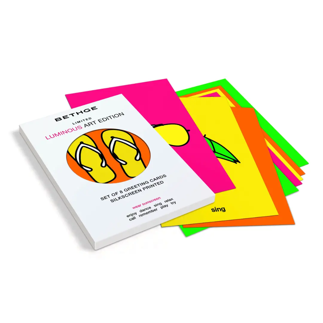 Leuchtturm1917 Luminous Edition Postkarten. Card set with neon-colored designs, packaging with text “BETHGE” and “LUMINOUS ART EDITION”.